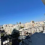 Floor In With View! Apartment *